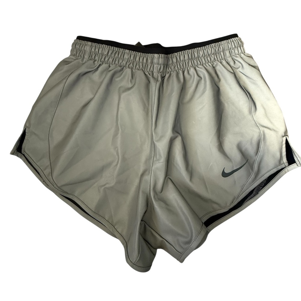 NWT Nike Women’s Tempo Luxe Run Division Reflective Shorts - Size XS - Picture 2 of 7